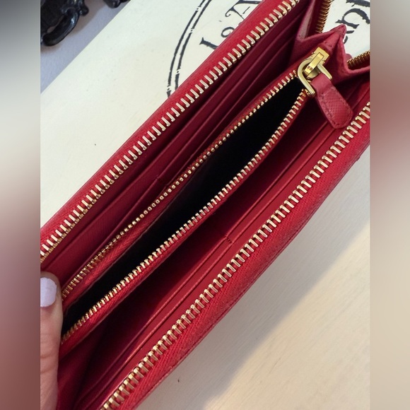 Prada Saffiano Women's Pink Leather Zip Wallet EUC Authentic - Picture 4 of 10